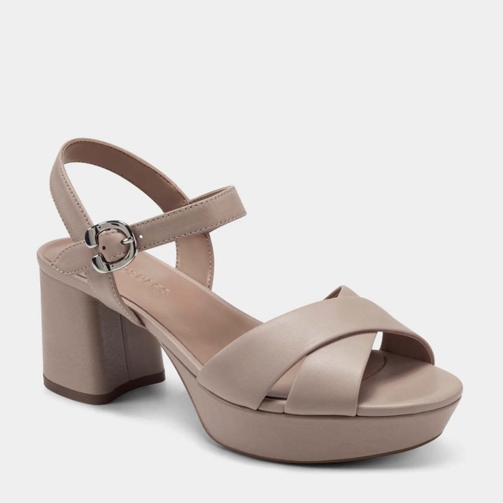 Aerosoles Cosmos - low-heel platform sandal in Beige Leather